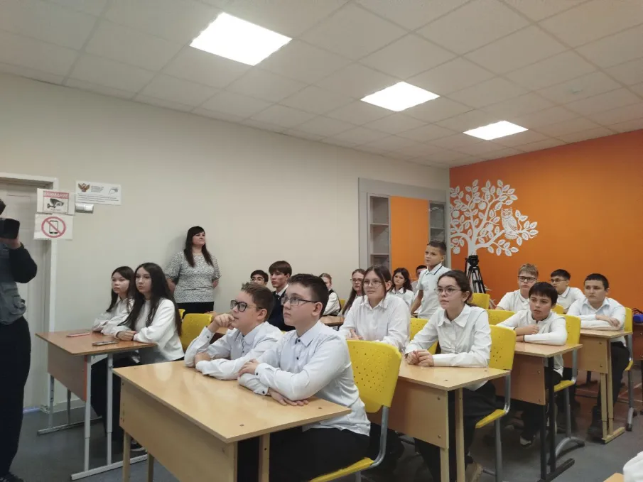 Ученики Шатковской средней школы провели открытый урок для сверстников по итогам образовательной поездки в Санкт-Петербург