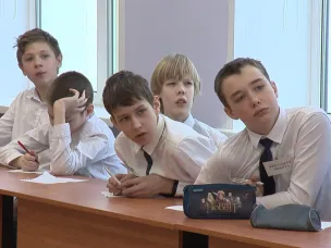 Нижегородские школьники на «Уроке цифры» узнали о видах киберугроз для мобильных устройств