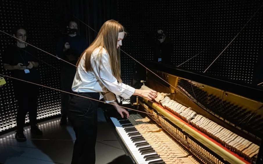 Выставка, посвящённая театру глухих и слабослышащих детей «Пиано», открылась в Арсенале