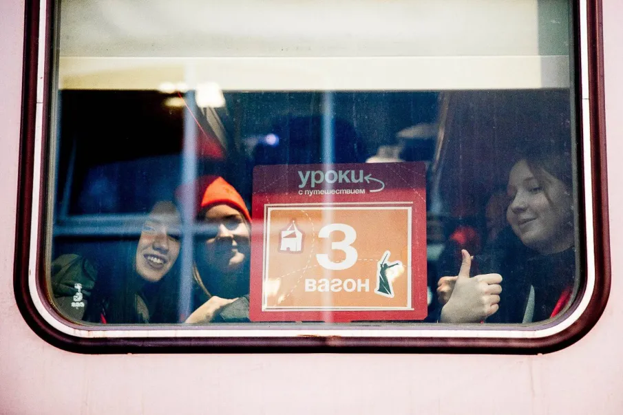 Еще около 600 нижегородских десятиклассников присоединились к проекту «Уроки с путешествием. 80-летие Победы»