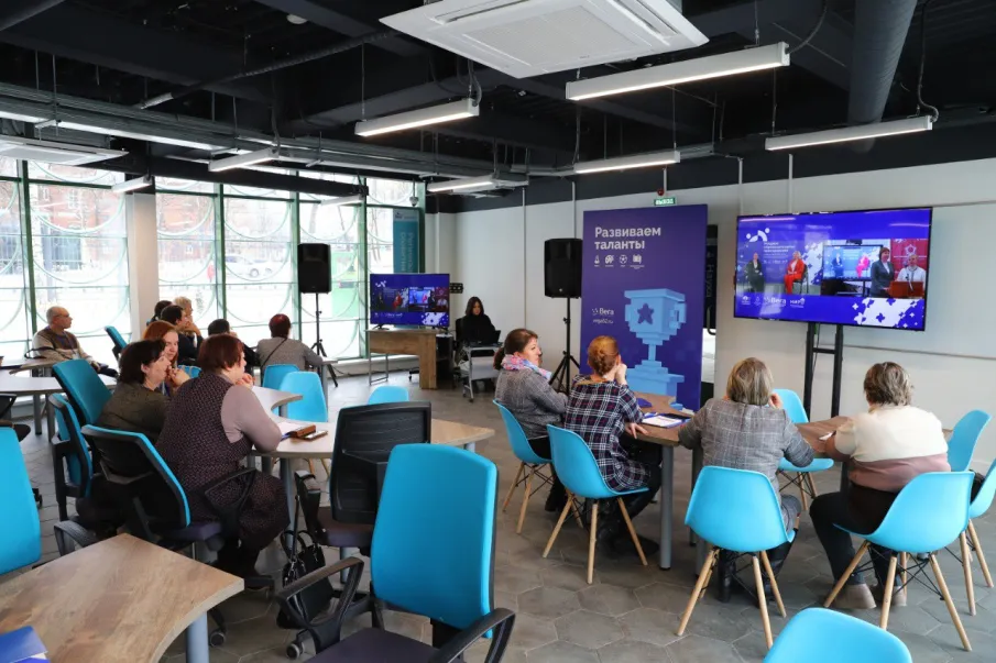 Около 700 нижегородских педагогов обменялись лучшими практиками наставничества и профессиональным опытом на форуме «Регион талантов»