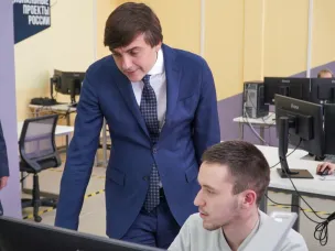Во всех федеральных округах России в 2023 году пройдет эстафета флага конкурса «Мастер года»