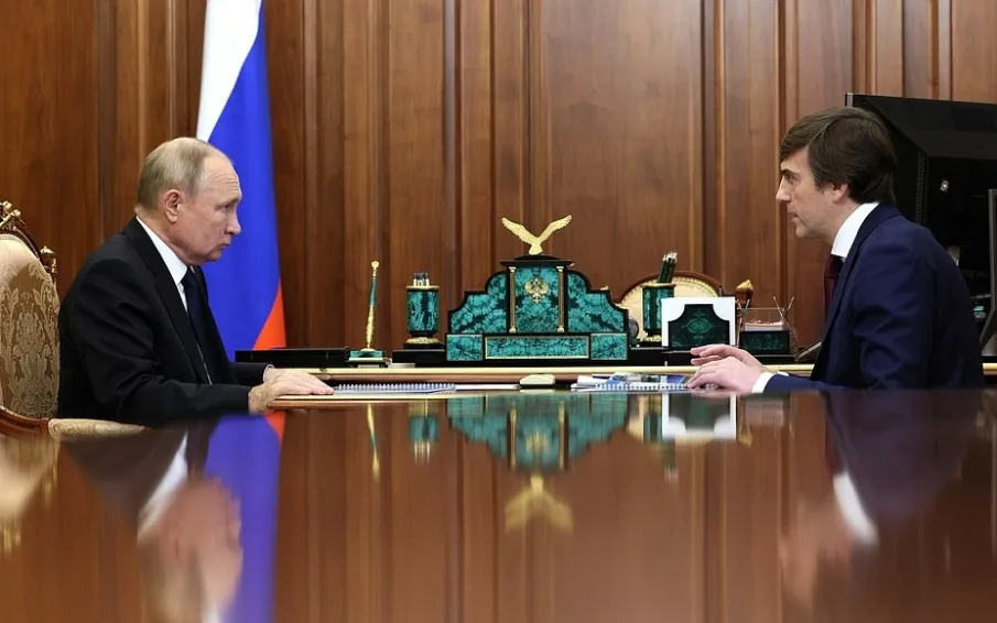 Министр просвещения доложил Президенту России о строительстве и ремонте школ и детских садов