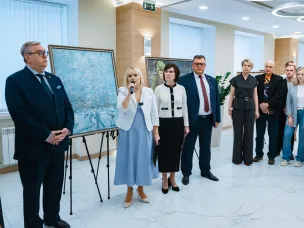 В Минпросвещения России открылась выставка «Память поколений: молодые художники – о войне и мире»