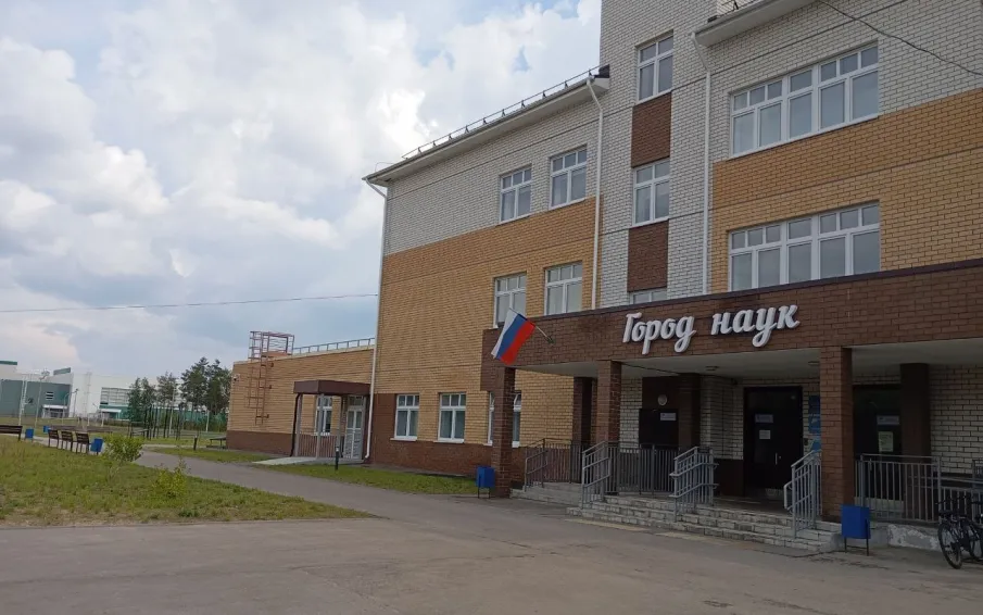 Михаил Пучков проверил ход подготовки школ Володарского округа и Дзержинска к началу нового учебного года